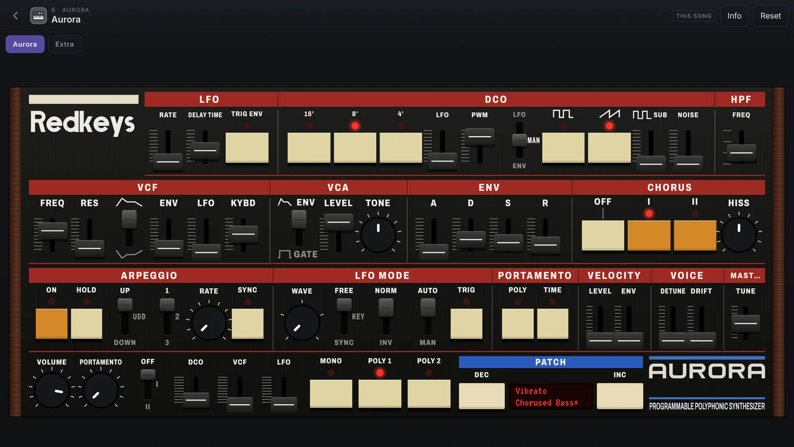 A face da Aurora: painel preto com faders e teclas nas seções LFO, DCO, HPF, VCF, VCA, ENV e CHORUS, a fileira de controle e a faixa de baixo com o visor do PATCH.