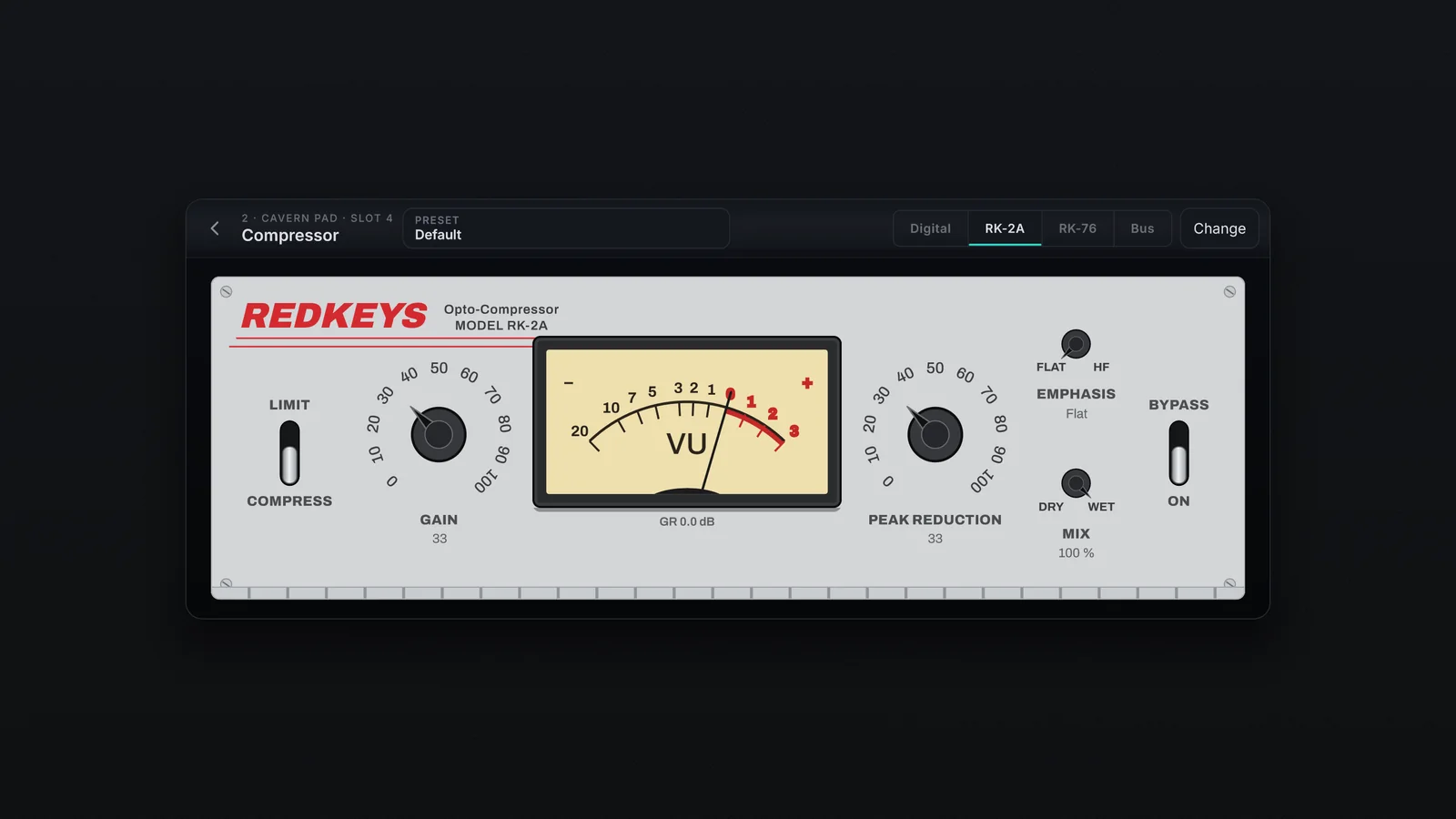 A face do RK-2A: metal cinza-claro, o VU de mostrador dourado, os knobs GAIN e PEAK REDUCTION, EMPHASIS e MIX e as chaves LIMIT/COMPRESS e BYPASS/ON.