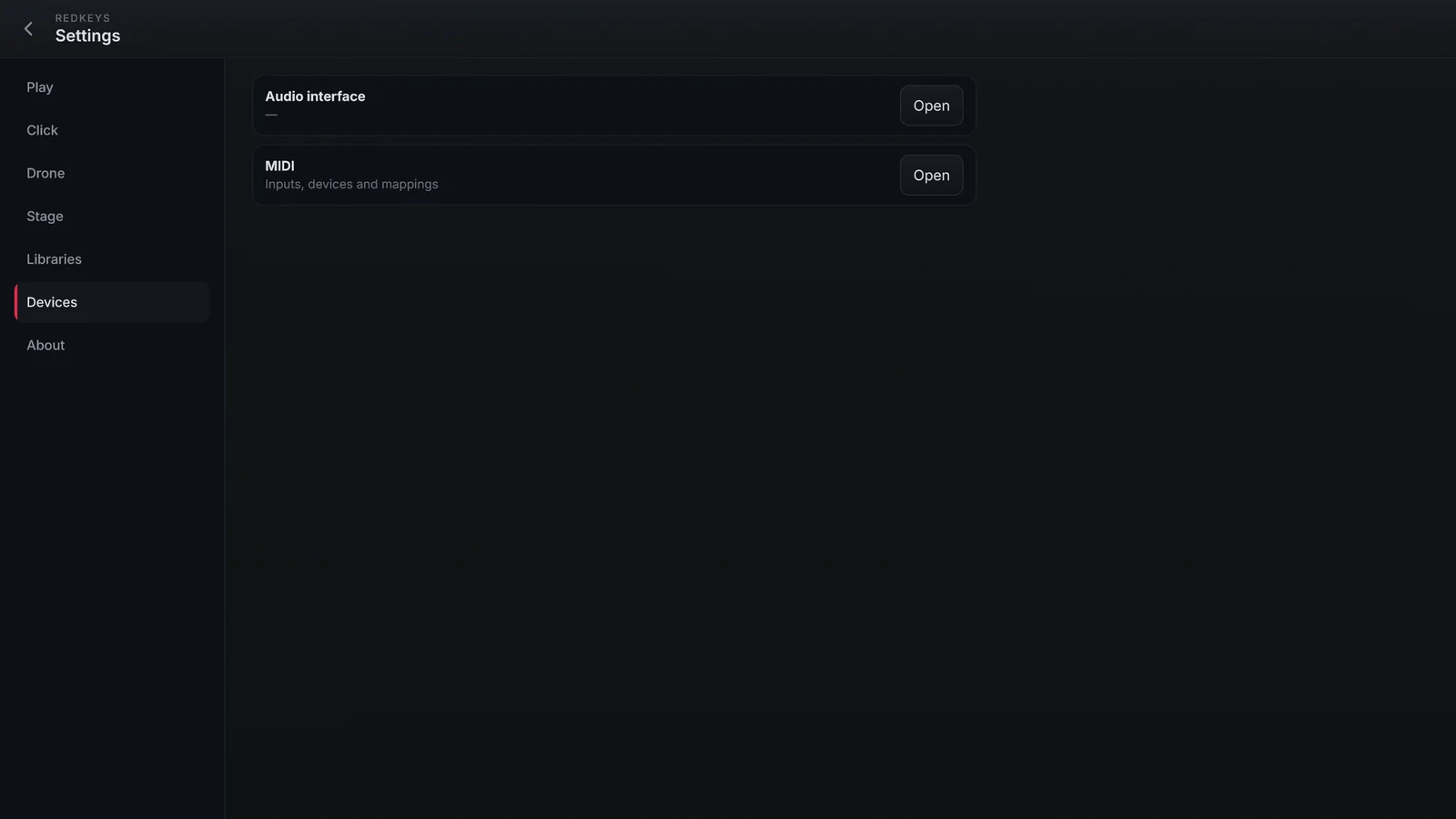 Settings › Devices no Desktop: a linha Audio interface, com o nome do aparelho e o botão Open, e a linha MIDI.